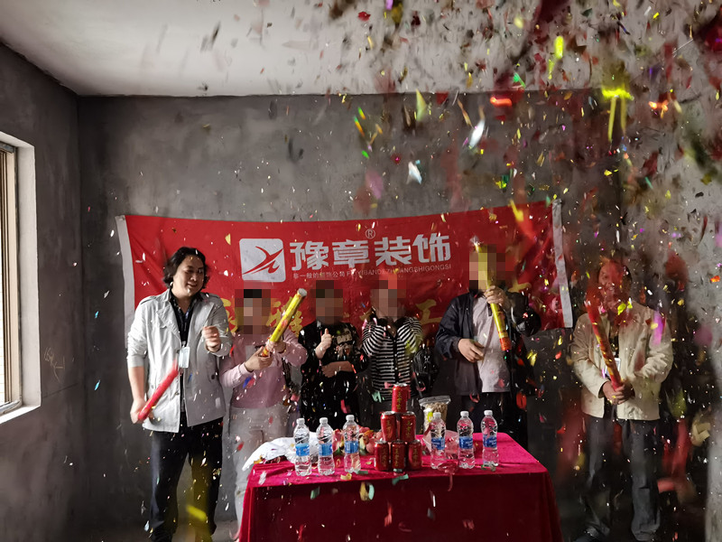 恭祝龍華云錦盛女士愛家開工大吉！！