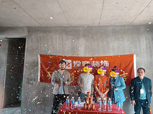 恭祝翠湖賀女士愛家開工大吉！！